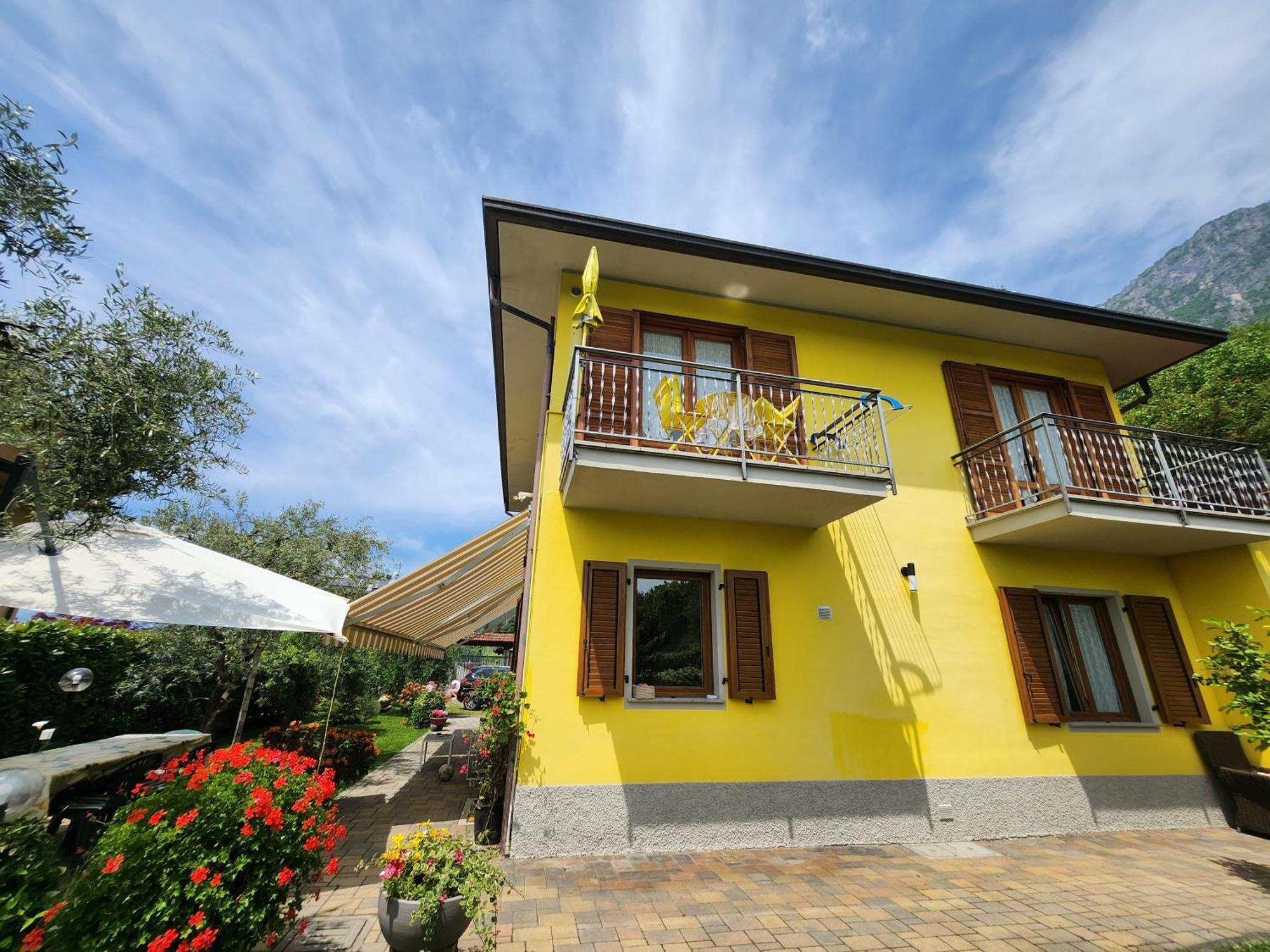 Apartment L'Ulivo Lake View Private Road 5 Kilometers From Varenna Lierna Exterior photo